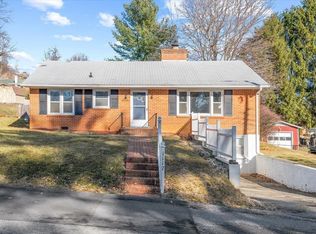 1117 Skymont Rd, Staunton, VA 24401