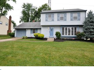 905 Waterford Dr, Riverside, NJ 08075