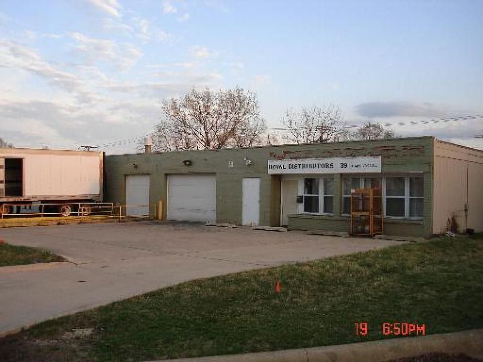 2nd image of 39 W Commercial Ave