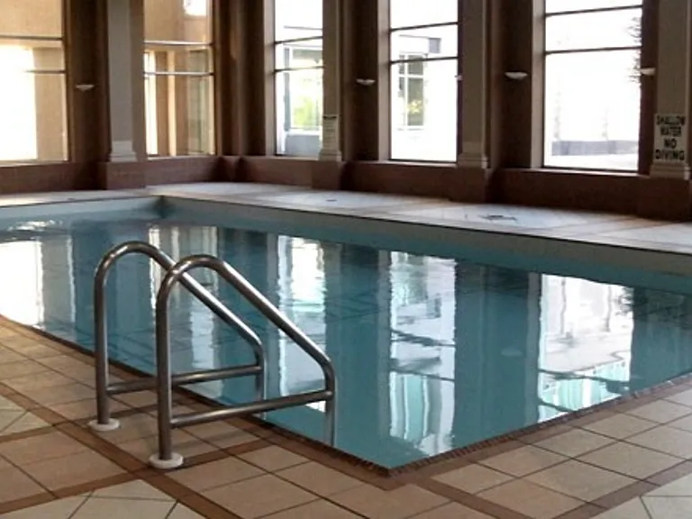 Pool and whirlpool