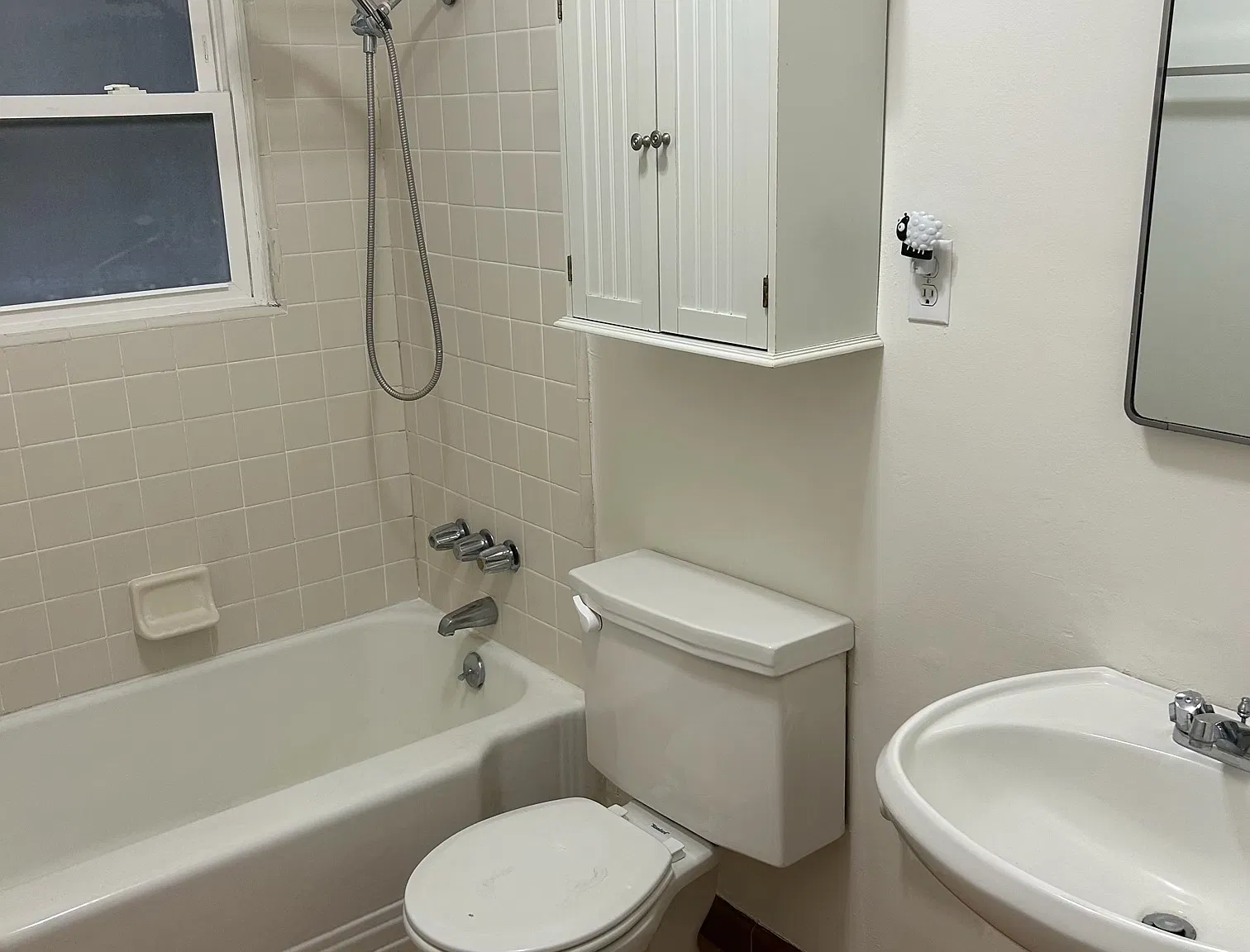 2 bed, 800 sqft, $2,200 — Photo 4