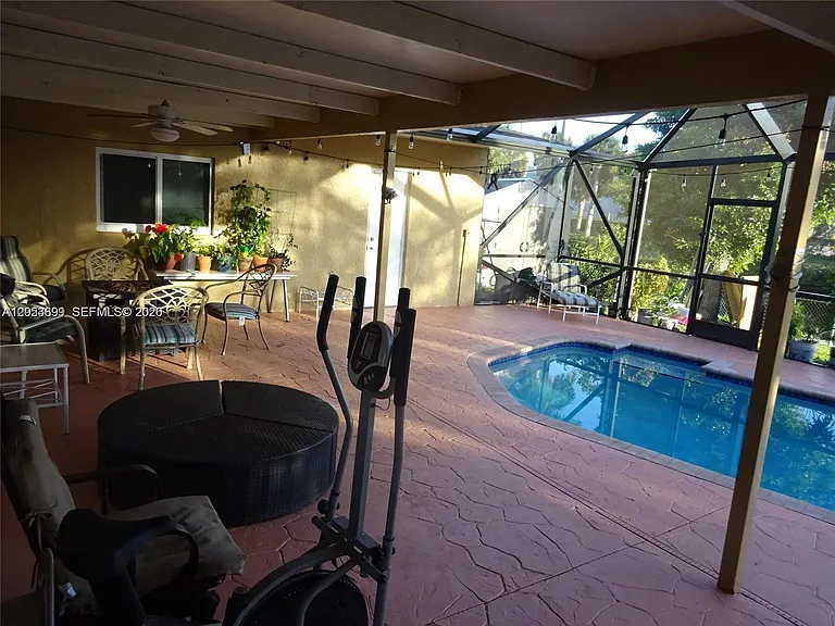 9240 SW 56th St — Photo 15