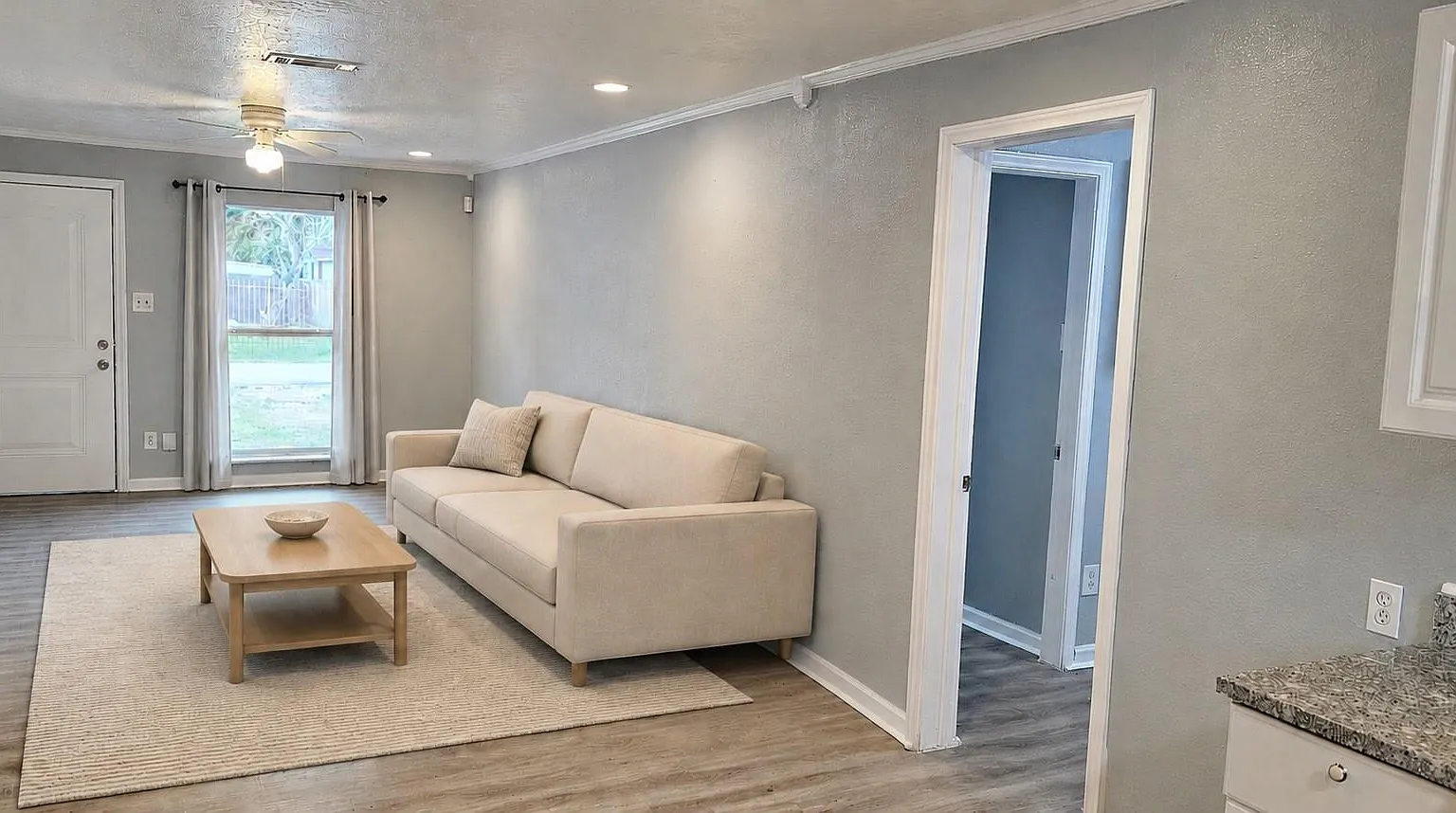 3 bed, 1.0 bath, 1050 sqft, $1,350 — Photo 3