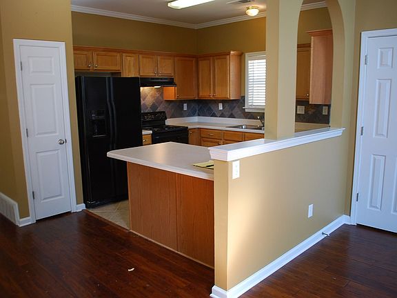 5th image of 1219 Island Pl E