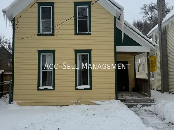 875 10th St NW, Grand Rapids, MI 49504