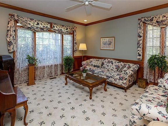 5th image of 121 Applecross Dr