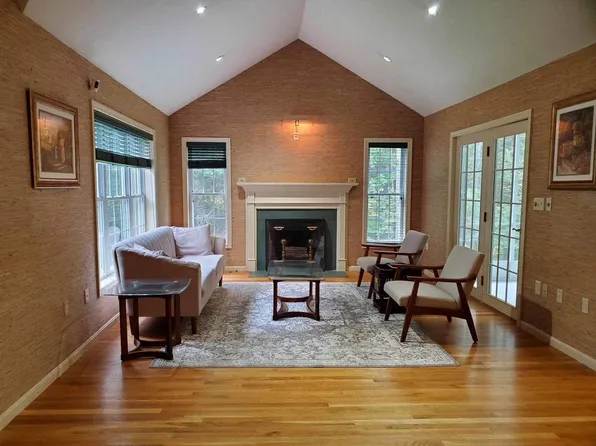 36 Meadowood Dr, Exeter, NH 03833