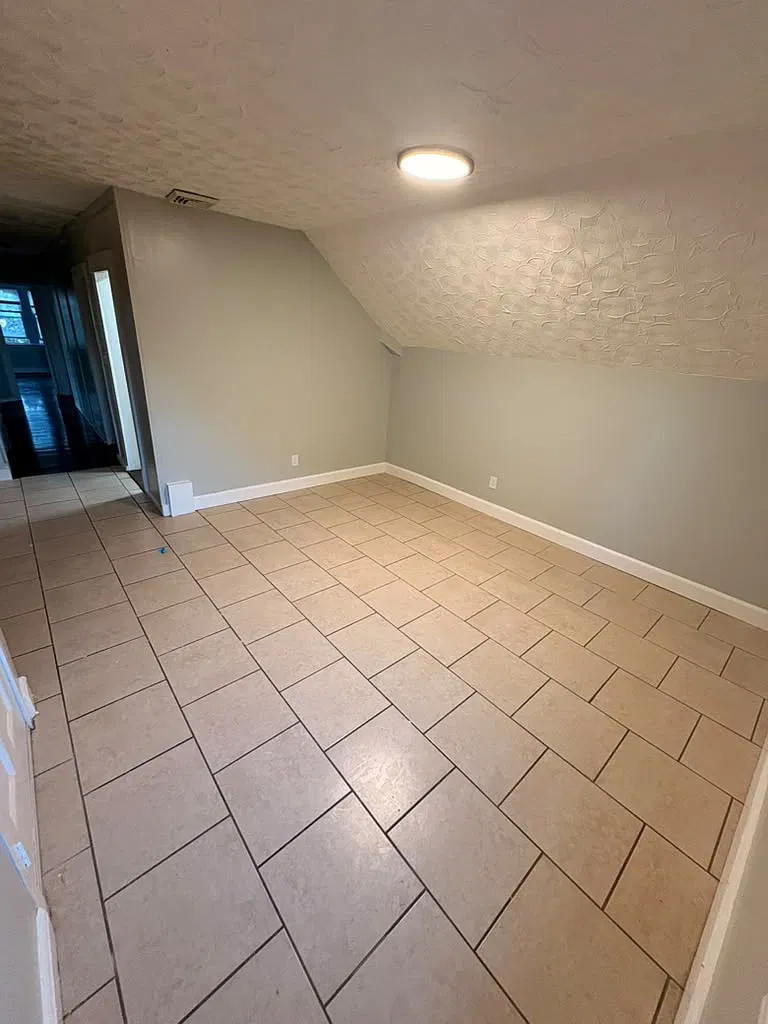 3 bed, 982 sqft, $1,700 — Photo 3
