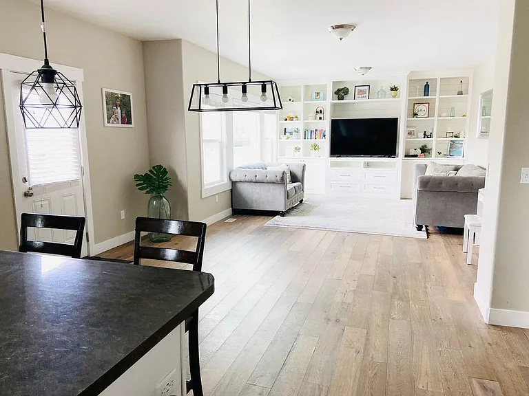 543 W Crenshaw Way — Photo 7