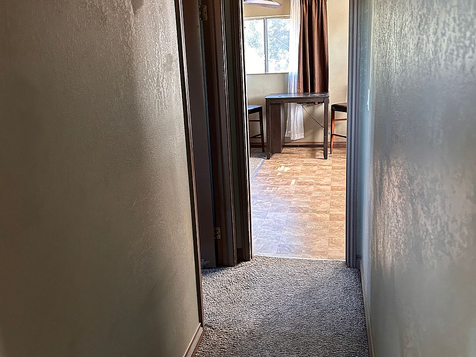 1st image of 1402 Canterbury Dr #B
