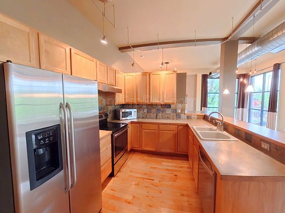 5th image of 200 S College Ave Unit 201