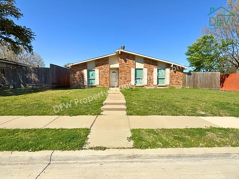8917 Vernon Dr — Photo 1