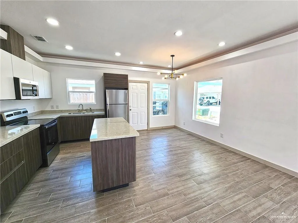 2 bed, 2.0 bath, 1030 sqft, $1,070 — Photo 3