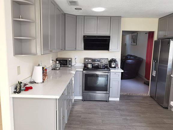 3rd image of 30 Nutwood Cir