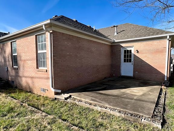 2nd image of 285 Kendale St