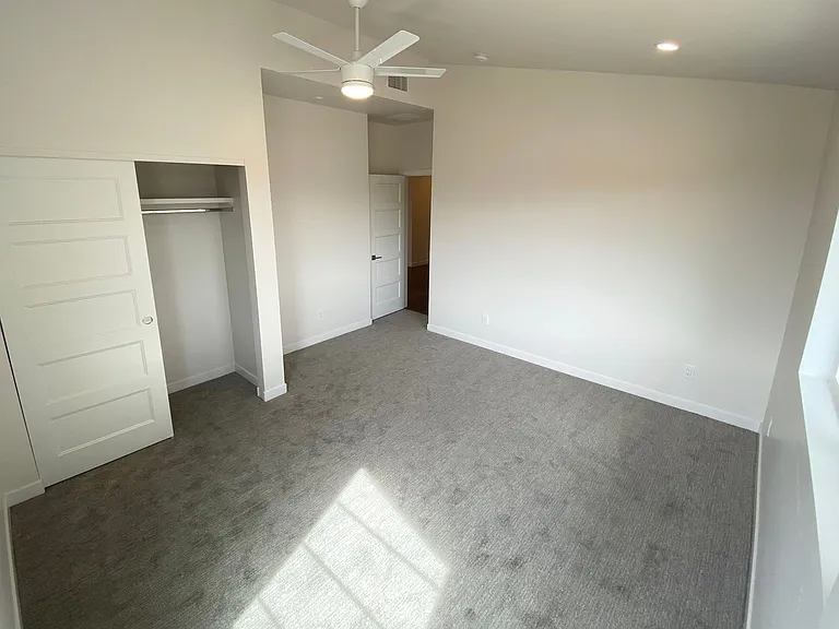 100 W Hummingbird Ln — Photo 11