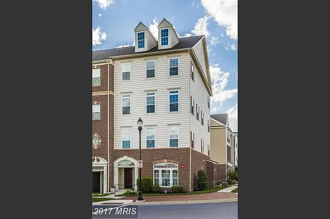 3 bed, 2.5 bath, 1758 sqft, $2,750 — Photo 3