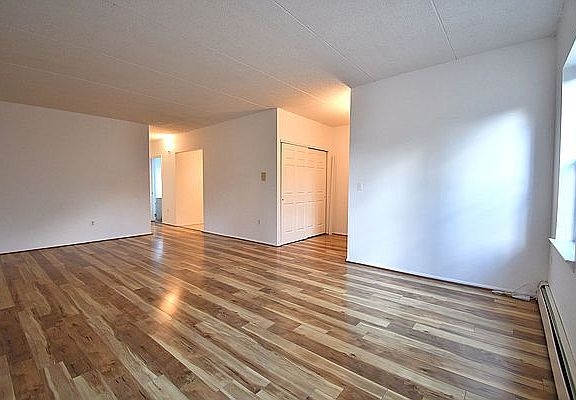 2nd image of 811 Elton Ave #B