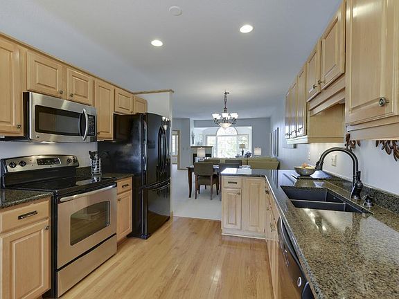 4th image of 8395 Rosewood Dr