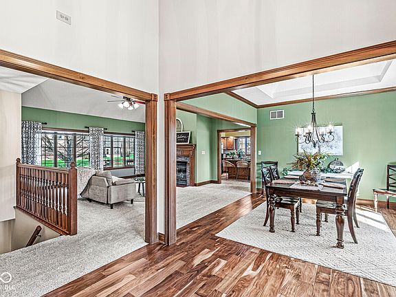 4th image of 5856 Essex Dr