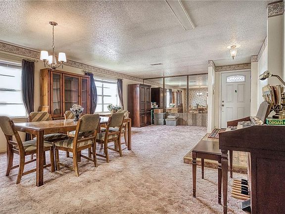 5th image of 644 Oakwood Dr
