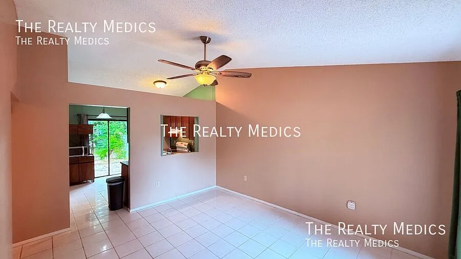 2/2 Ucf Duplex Available Now! — Photo 3