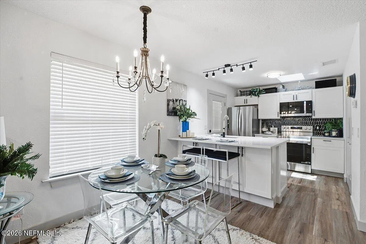 2 bed, 2.0 bath, 1000 sqft, $2,200 — Photo 3