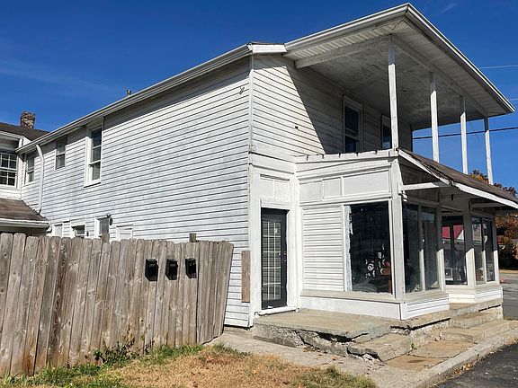 4th image of 202 Holmes St