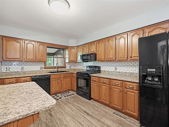 2nd image of 606 Canterbury Dr