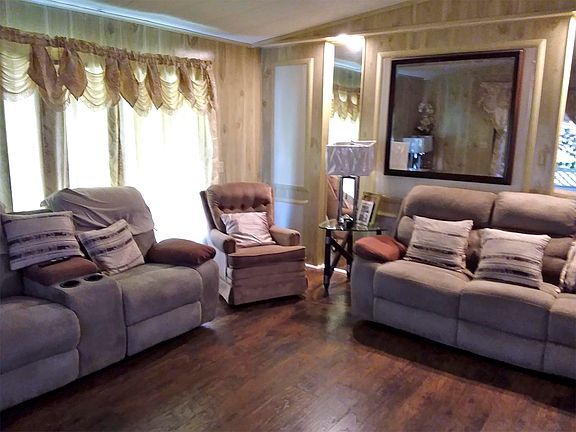 3rd image of 3916 Sabal Dr #227