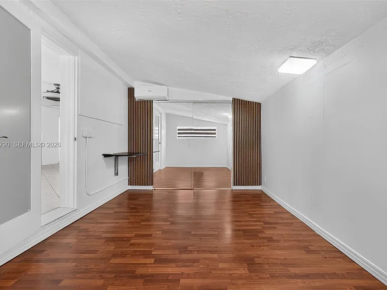 5921 NE 1st Ave — Photo 15