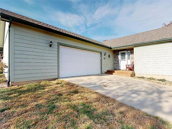 2nd image of 4150 Tonganoxie Dr
