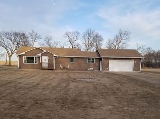 178 Ridgeview Dr, Tabor, SD 57063