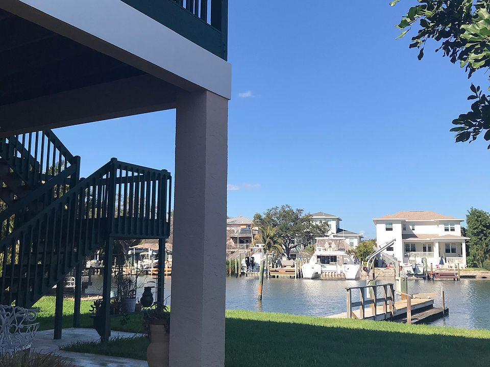 2nd image of 1901 Bayou Grande Blvd NE