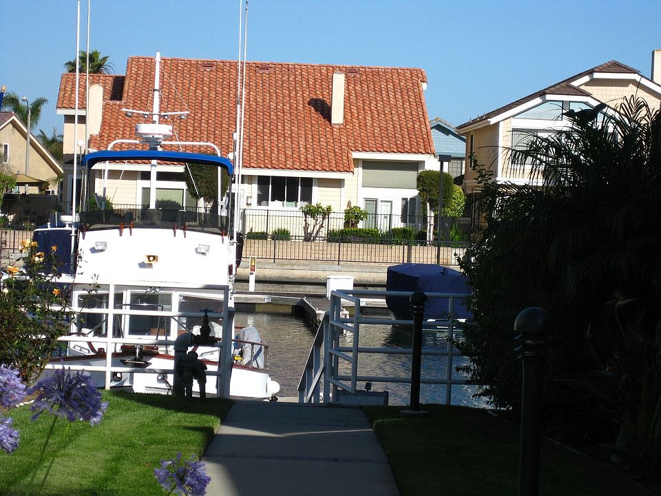 view of the dock to the waterway 
