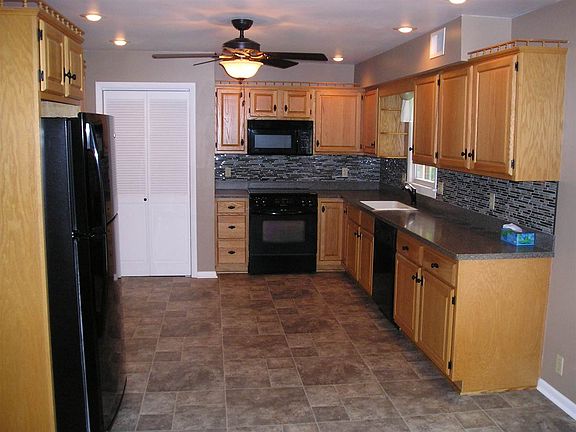 3rd image of 2118 Sleepy Hollow Dr
