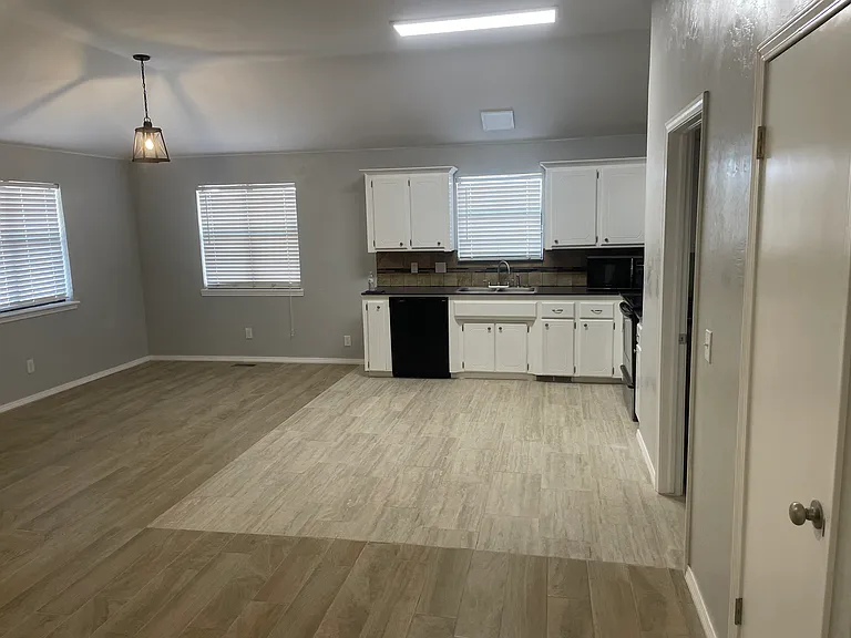 8425 Breezewood Dr — Photo 11