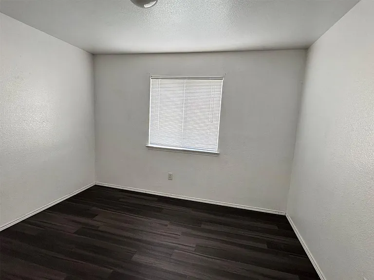 1557 Chivalry Ln — Photo 10