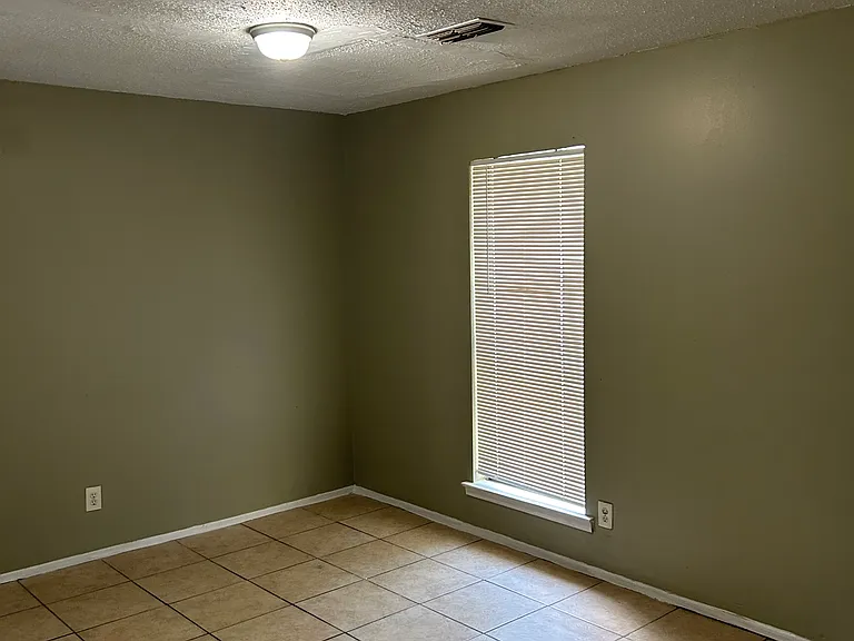 6113 Jennifer Ln — Photo 3