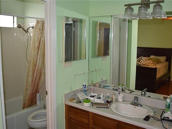 3rd image of 1008 Bodgers Dr