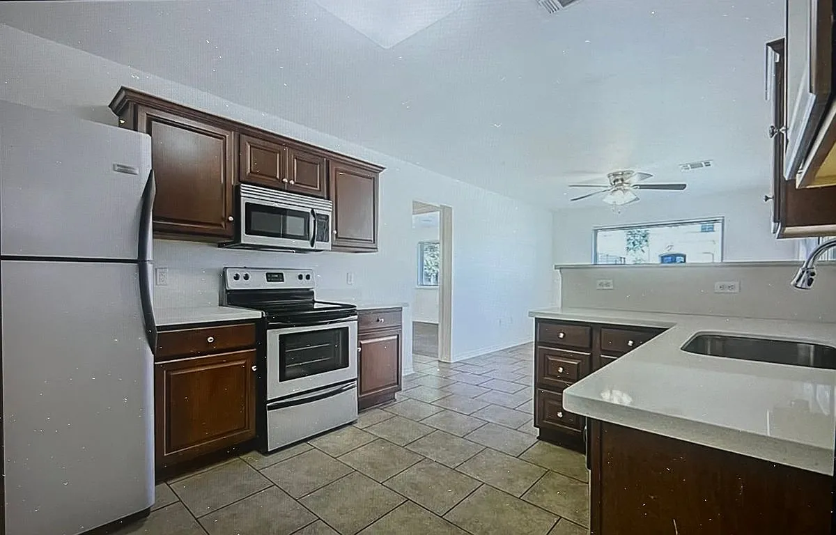 2 bed, 1.0 bath, 750 sqft, $1,875 — Photo 2