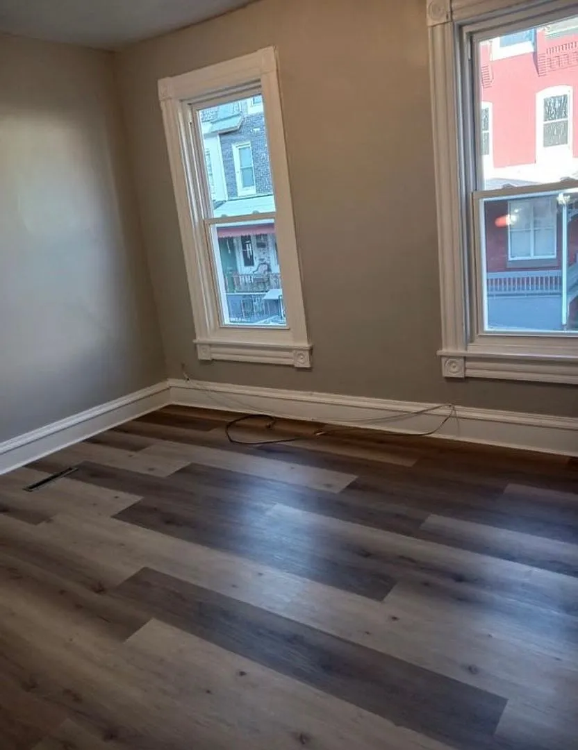 Beautiful 4BR Reading Townhome For Rent — Photo 3