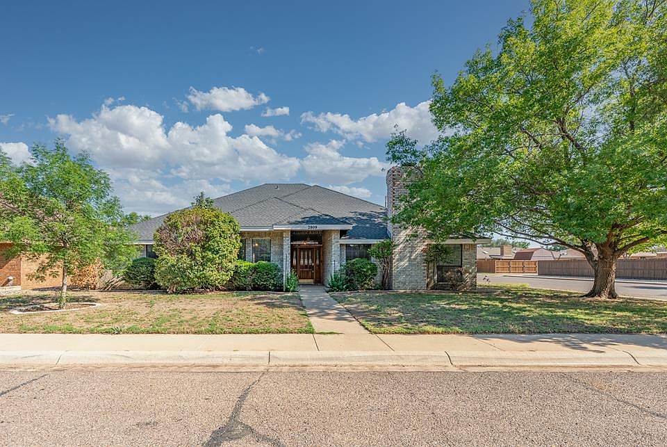1st image of 2809 Sand Hill Cir