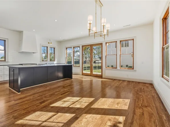 1022 NW A St, Bentonville, AR 72712