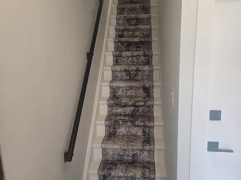 251 Silverthorn Ave #MAIN — Photo 9