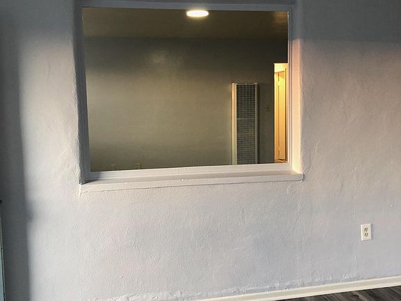 3rd image of 1527 Garnet Ave