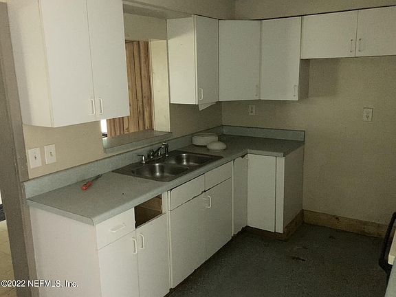 3rd image of 370 Bonnlyn Dr