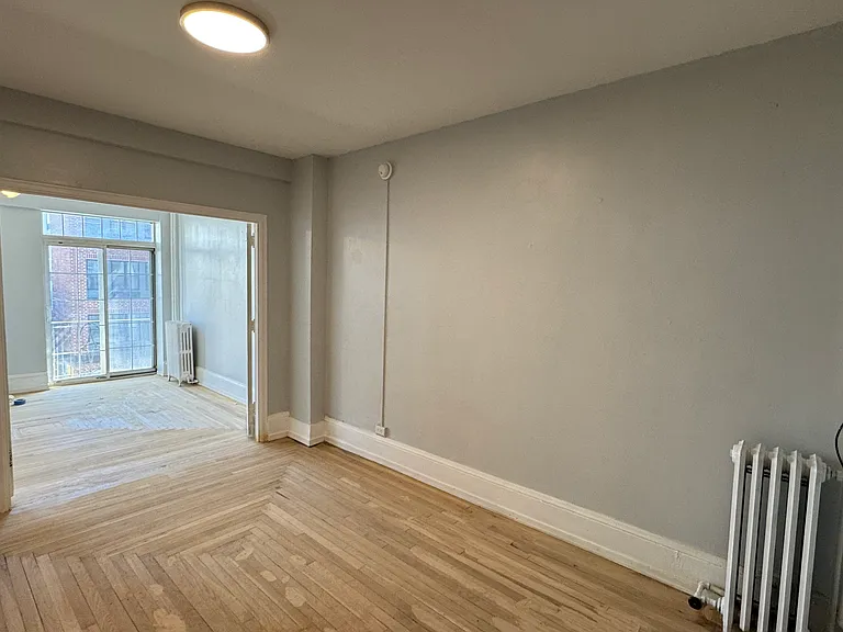 948 Court St #401 — Photo 4