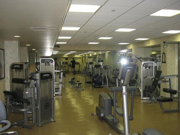 5th image of 2601 Pennsylvania Ave APT 513