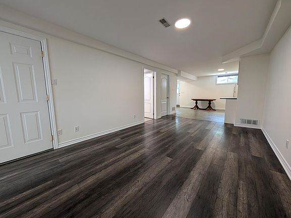 4th image of 297 Owens Cres #2